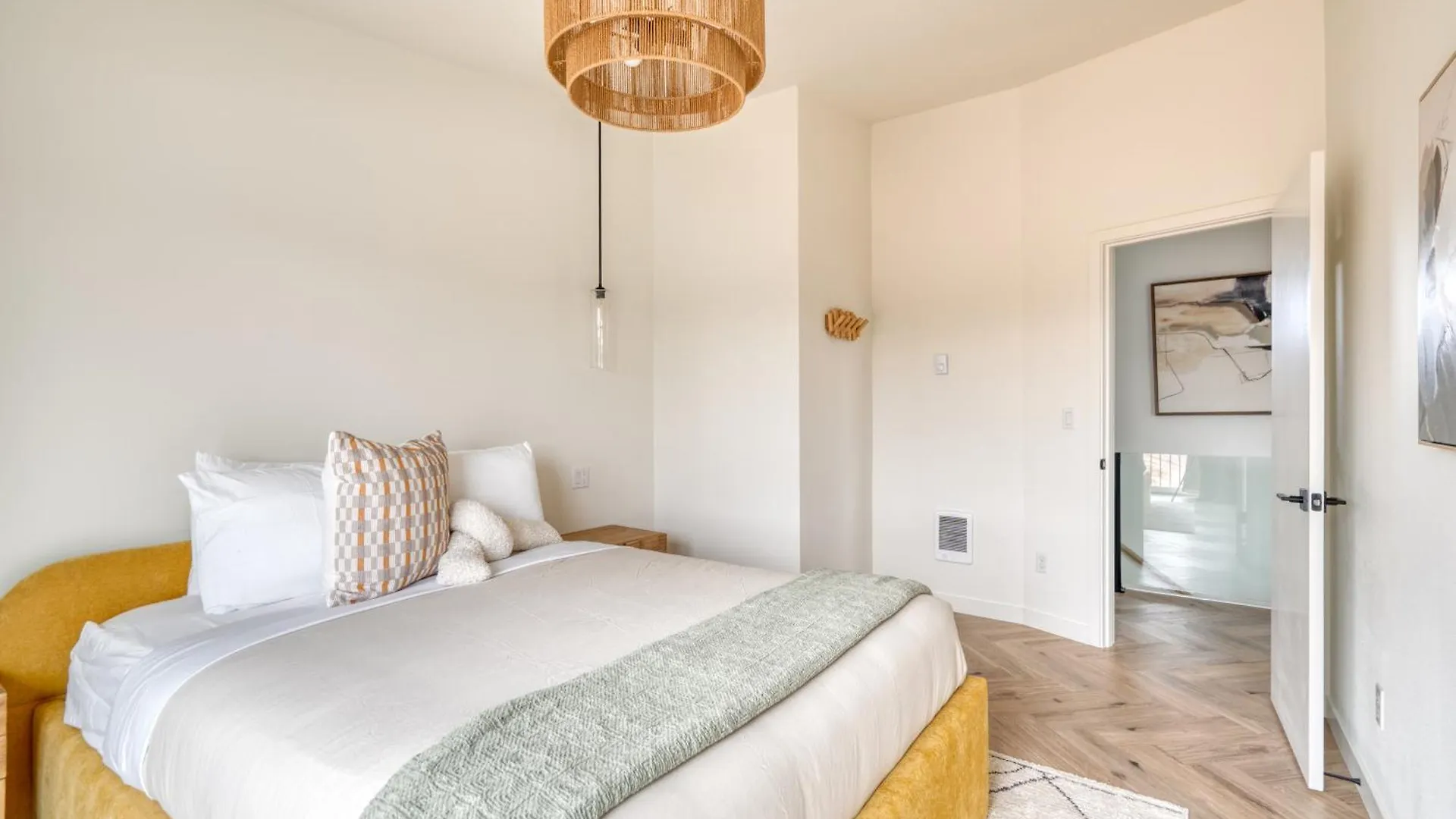 Lively Alberta Arts Townhome Portland Holiday home